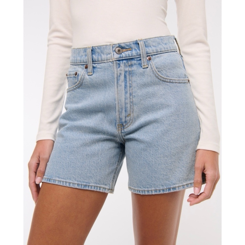 ABERCROMBIE NWT High Rise The Dad Light Wash Shorts - Picture 2 of 7